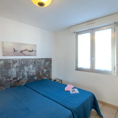 A Pied - Plage, Gare, Commerces - 2 Pieces Avec Terrasse Et Climatisation - Fr-1-466a-6 *