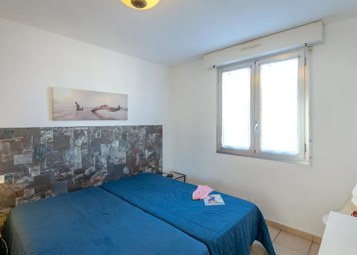 A Pied - Plage, Gare, Commerces - 2 Pieces Avec Terrasse Et Climatisation - Fr-1-466a-6 *