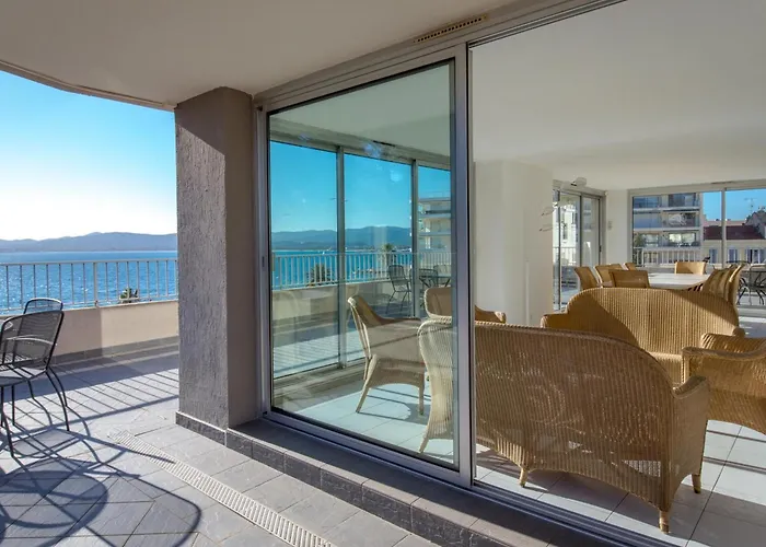 A Pied - Plage, Gare, Commerces - 2 Pieces Avec Terrasse Et Climatisation - Fr-1-466a-6